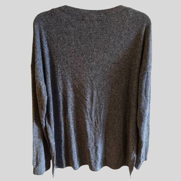 Forever 21 Ribbed Knit Sweater Women's Size Medium Gray V-Neck Slouchy Pullover - Picture 2 of 8